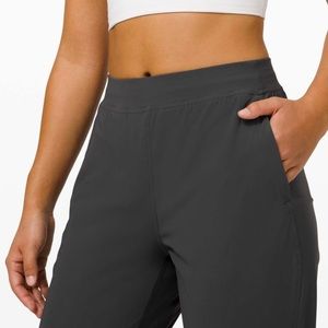 Lulu adapt jogger size 10